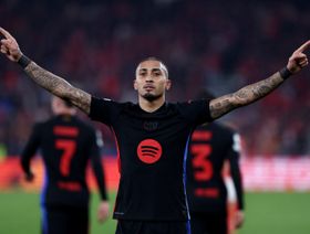 شاهد.. برشلونة بـ10 لاعبين يهزم بنفيكا ويضع قدماً في ربع النهائي